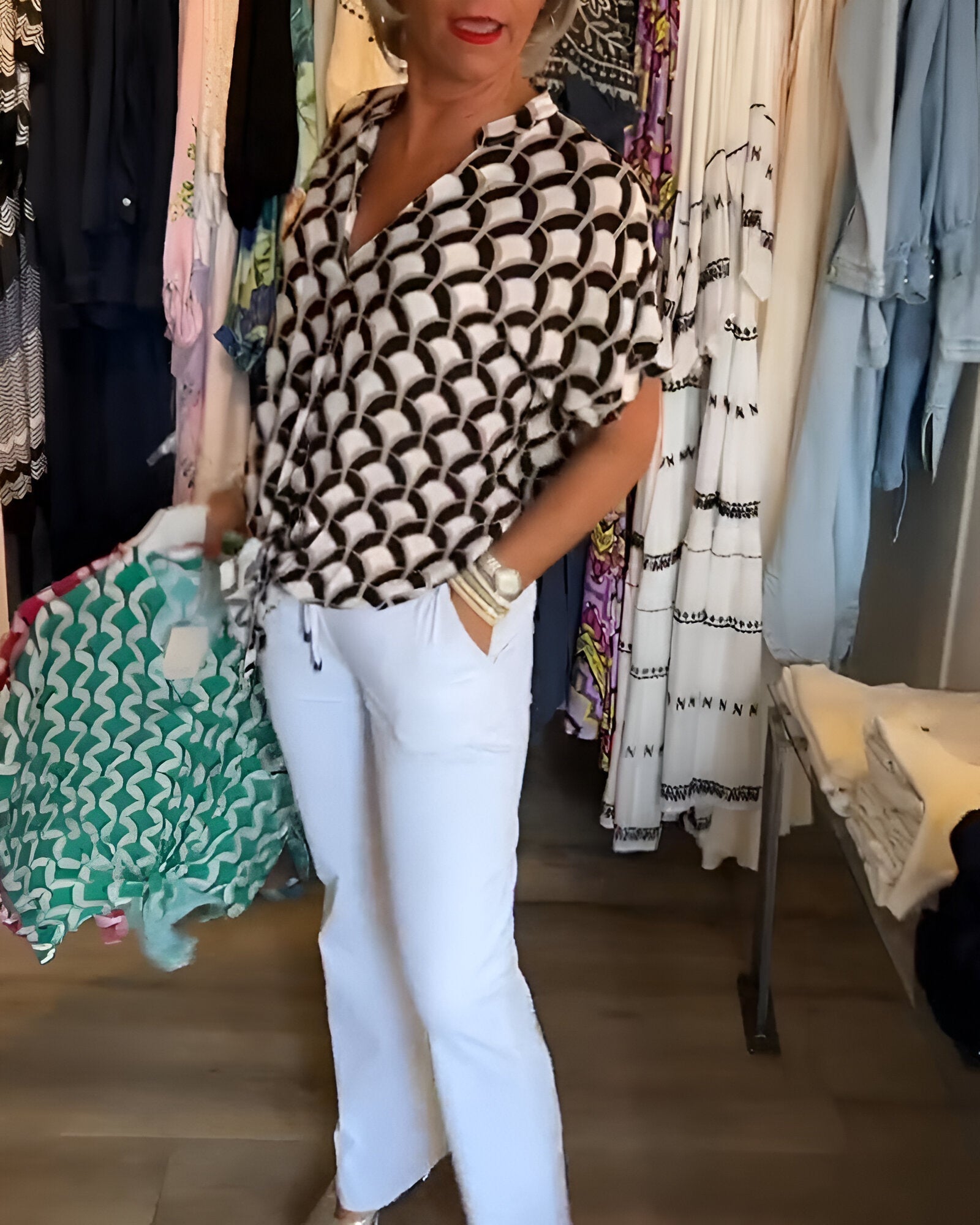 BRITT™ - CASUAL TOP MET PRINT EN V-HALSLIJN